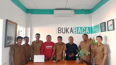 Pengurus PPDI Kab. Kepulauan Selayar foto bersama usai melaksanakan Rapat Koordinasi di terasBUKABACA, Senin (13/7)