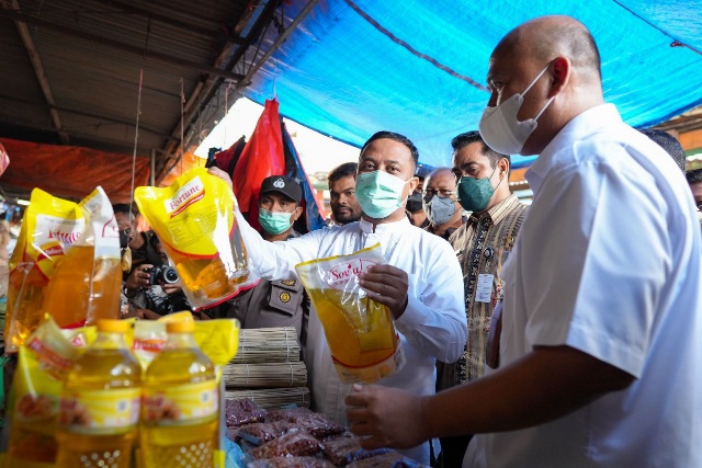 Gubernur Sulsel Pantau Bahan Pokok di Pasar Jelang Lebaran 2022