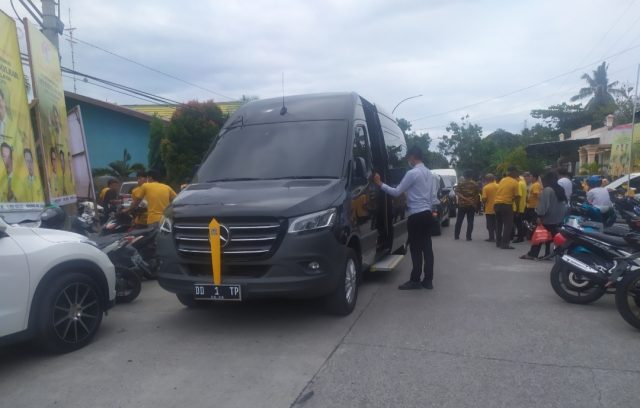 Taufan Pawe Disambut Warg Selayar