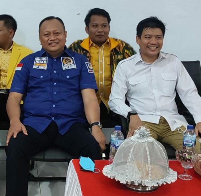 Politisi NasDem dan Gerindra Selayar Duduk Bersampingan saat Pelantikan Pengurus Partai Golkar
