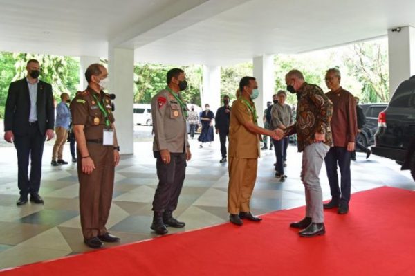 Perdana Menteri Australia Dijemput Andi Sudirman Sulaiman