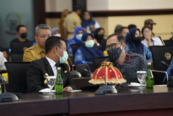 Badan Narkotika Nasional (BNN) Provinsi Sulawesi Selatan mendukung penuh Pemprov Sulsel dalam program “Sulsel Bersih Narkoba, Gerakan Cari Mantu Bersih Narkoba” atau berakronim: “Sulsel Bersinar Gencarkan”.