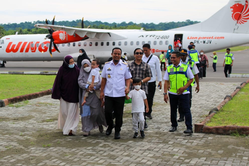 Gubernur Andi Sudirman Sulaiman dan Ketua TP PKK Sulsel Tiba di Selayar