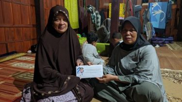 Gubernur Andalan Beri Santunan Guru Tertimpa Pohon di Sidrap