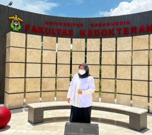 dr Nurul Lily Afifah Lulusan Terbaik Unhas
