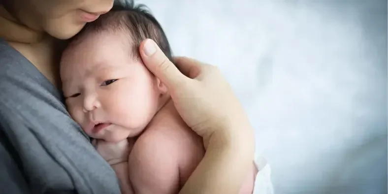 Ibu Melahirkan di teras Puskesmas Sumatera Utara