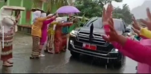 Mobil Gubernur Sulsel Dihadang di Pangkep