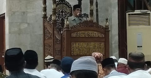 Wakil Bupati Selayar Bawakan Ceramah Tarwih di Masjid Agung Al Umaraini Benteng