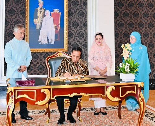 Presiden Jokowi Bertemu Raja Malaysia di Istana Negara Kuala Lumpur