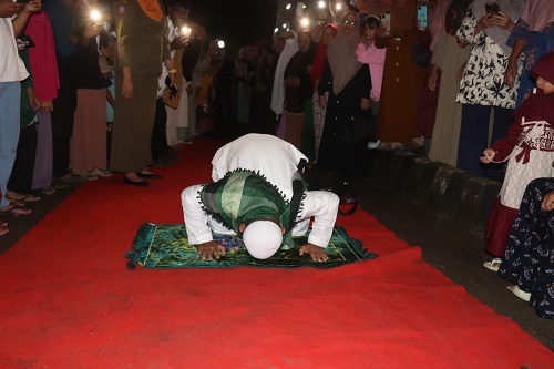 Suasana Haru dan Lambaian Tangan Selimuti Kedatangan Jemaah Haji Selayar