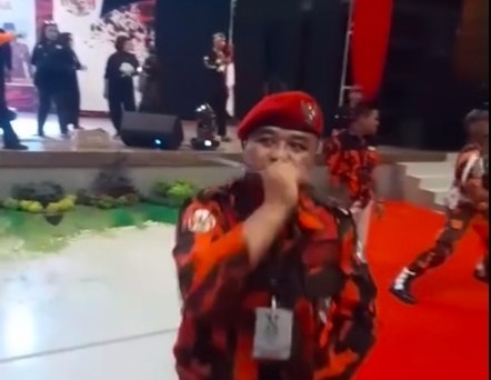 Atraksi Anggota Ormas PP Paling Menakutkan, Gorok Leher Sendiri Tapi Tidak Luka