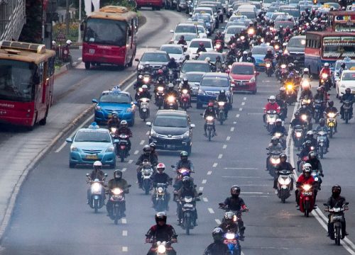 Kepala Dinas Lingkungan Hidup (DLH) DKI Jakarta, Asep Kuswanto mengatakan kendaraan bermotor berusia di atas tiga tahun wajib melakukan uji emisi.
