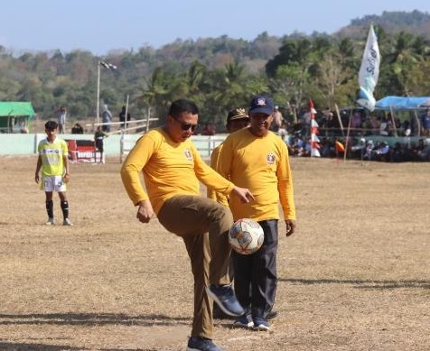 Basli Ali Buka Turnamen Sepak Bola Bupati Cup V di Pasimasunggu Selayar