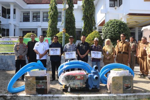 Bupati Basli Ali Bersama Forkopimda Tinjau GPM dan Beri Bantuan Mesin Pompa Air Kepada Kelompok Tani
