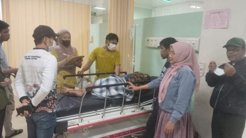 KindangKakek Ali Penghuni Gubuk di Kawasan Pepohonan Kindang Dirujuk ke RSU Sultan Daeng Radja