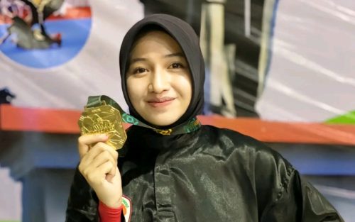 Cewek Cantik Buruh Angkut Semen