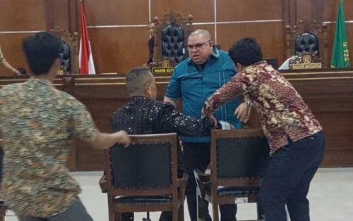 Sidang Hotman Paris dengan Terpidana Razman Ricuh
