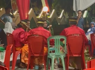 Peserta Lomba Domino di Pelantaran Kantor DPRD Selayar Dihibur Lagu Batti-Batti