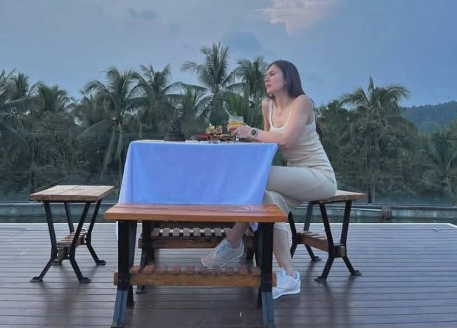 Wulan Guritno Menikmati Senja, Netizen Fokus pada Satu Hal Ini