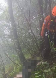 Satu per Satu Jenazah Korban Pesawat Ditemukan di Jurang 500 Meter