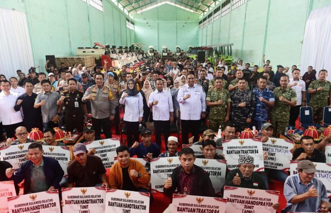 812 Kelompok Tani di Sulsel Terima Bantuan Alsintan