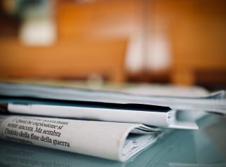 Wajah Ganda Teori Politik