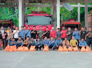 Politisi PDI Perjuangan Selayar Muhammad Anas Ali Bagi-Bagi 250 Paket Sembako