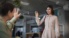 Topeng Kebaikan di Balik Mulut Manis