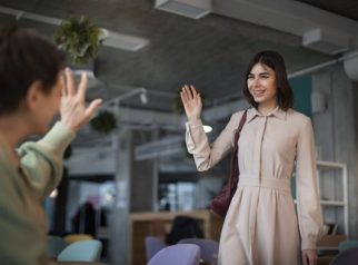 Topeng Kebaikan di Balik Mulut Manis