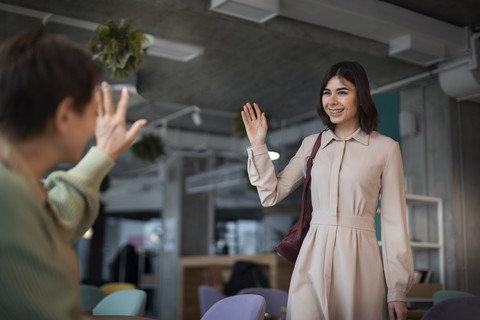Topeng Kebaikan di Balik Mulut Manis
