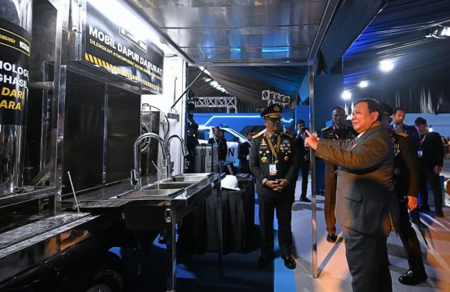 Presiden Prabowo Tinjau Pameran Bhayangkara