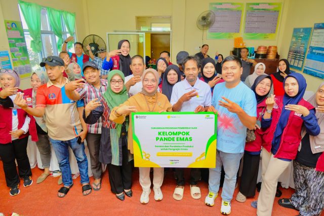 Peluncuran Program PANDE EMAS diharapkan mampu melahirkan kelompok usaha yang mandiri, produktif dan berdaya saing, sekaligus menciptakan peluang ekonomi baru yang berdampak pada peningkatan kesejahteraan masyarakat serta mendukung pertumbuhan ekonomi daerah secara berkelanjutan. (foto/hmspegadaian)