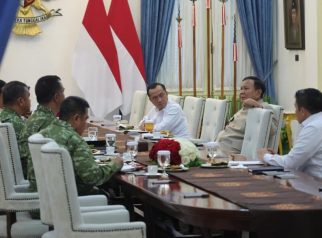 Presiden Prabowo Subianto menerima Panglima TNI Jenderal Agus Subiyanto dan Wakil Panglima TNI Jenderal Tandyo Budi Revita